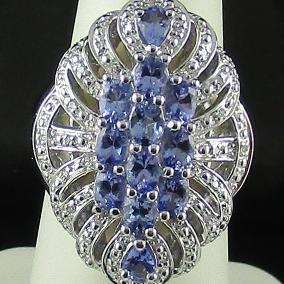 Tanzanite Vintage Cluster Design Ring - Picture 6 of 8